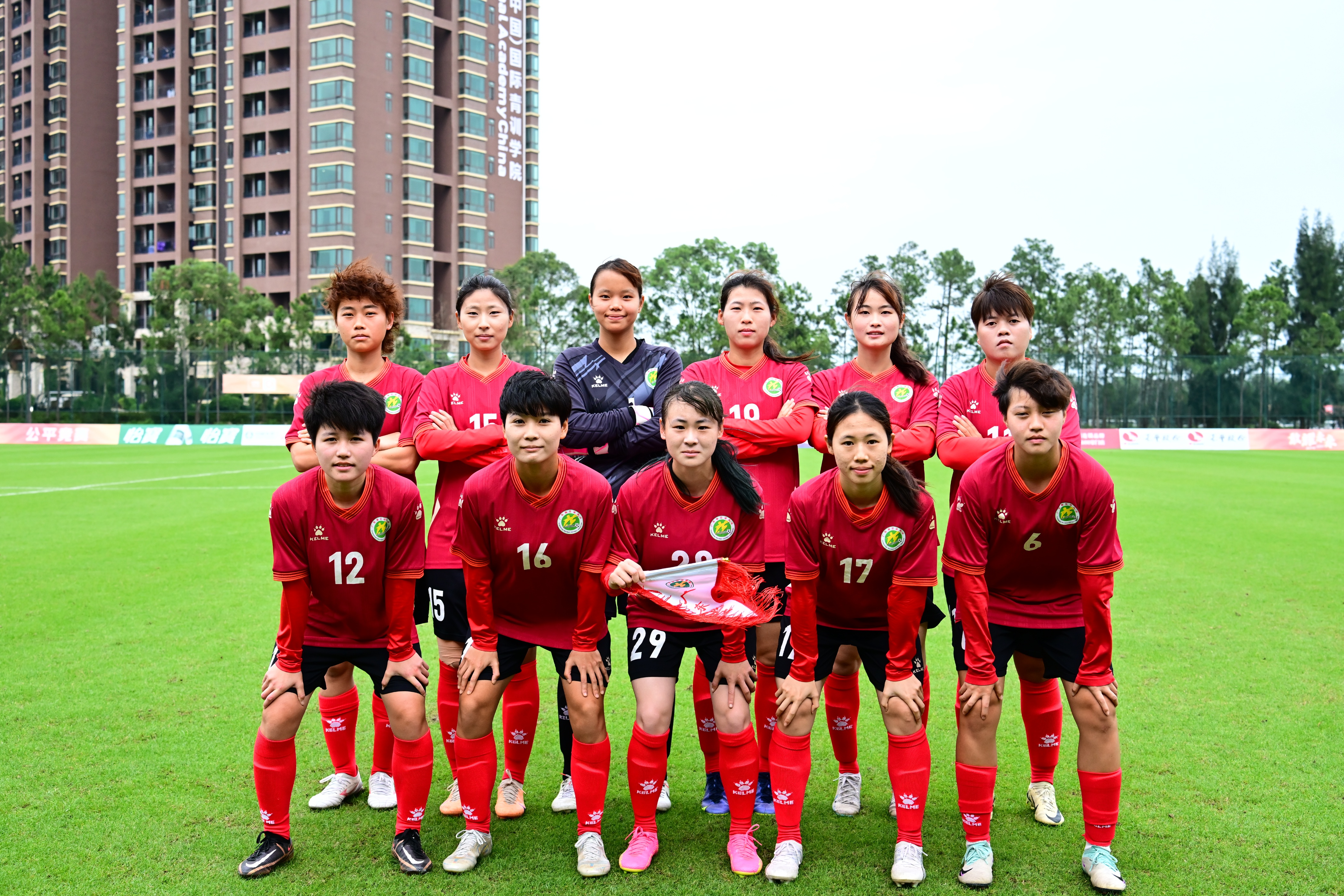 包含引人入胜！国际女足聯賽总决赛冠军诞生的词条