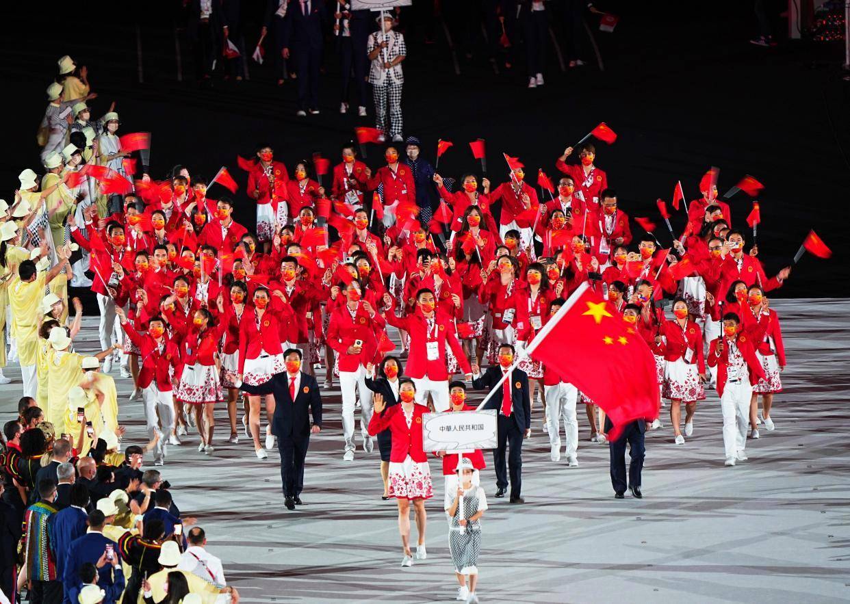 冠军之路！中国运动员斩获金牌，飘扬国旗！