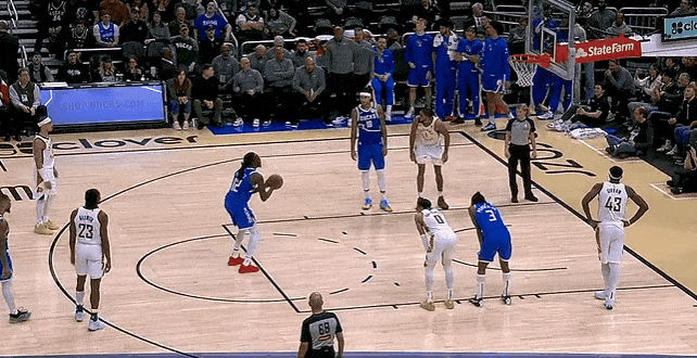 雄鹿击败步行者，豪取连胜