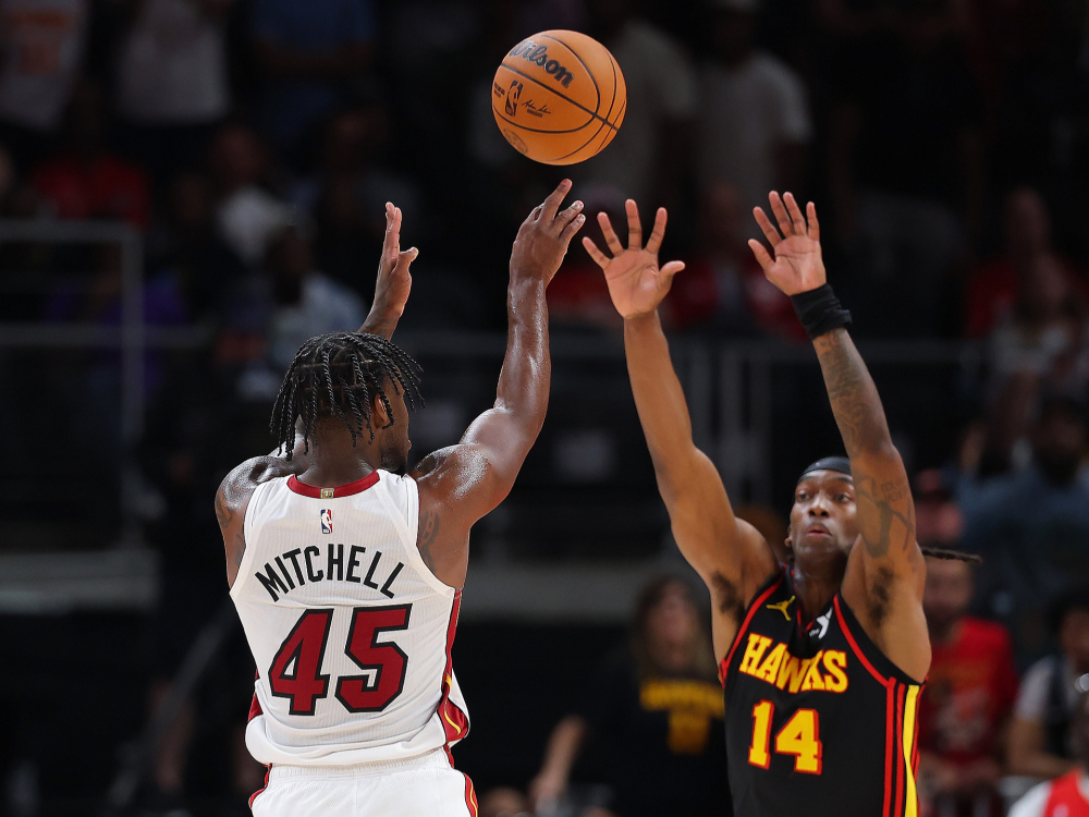 开云体育中国-勇士不敌爵士，米切尔贡献28分