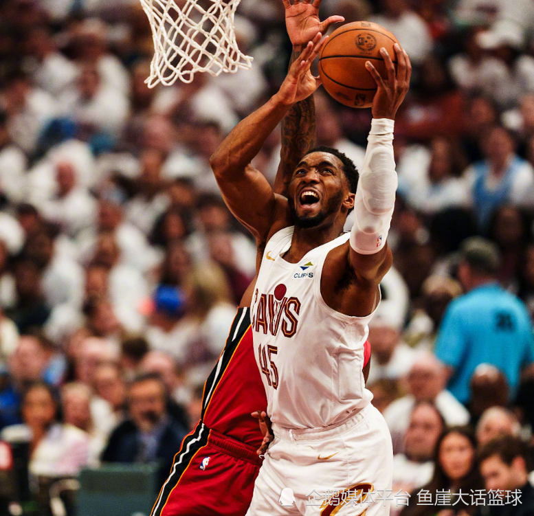 勇士不敌爵士，米切尔贡献28分