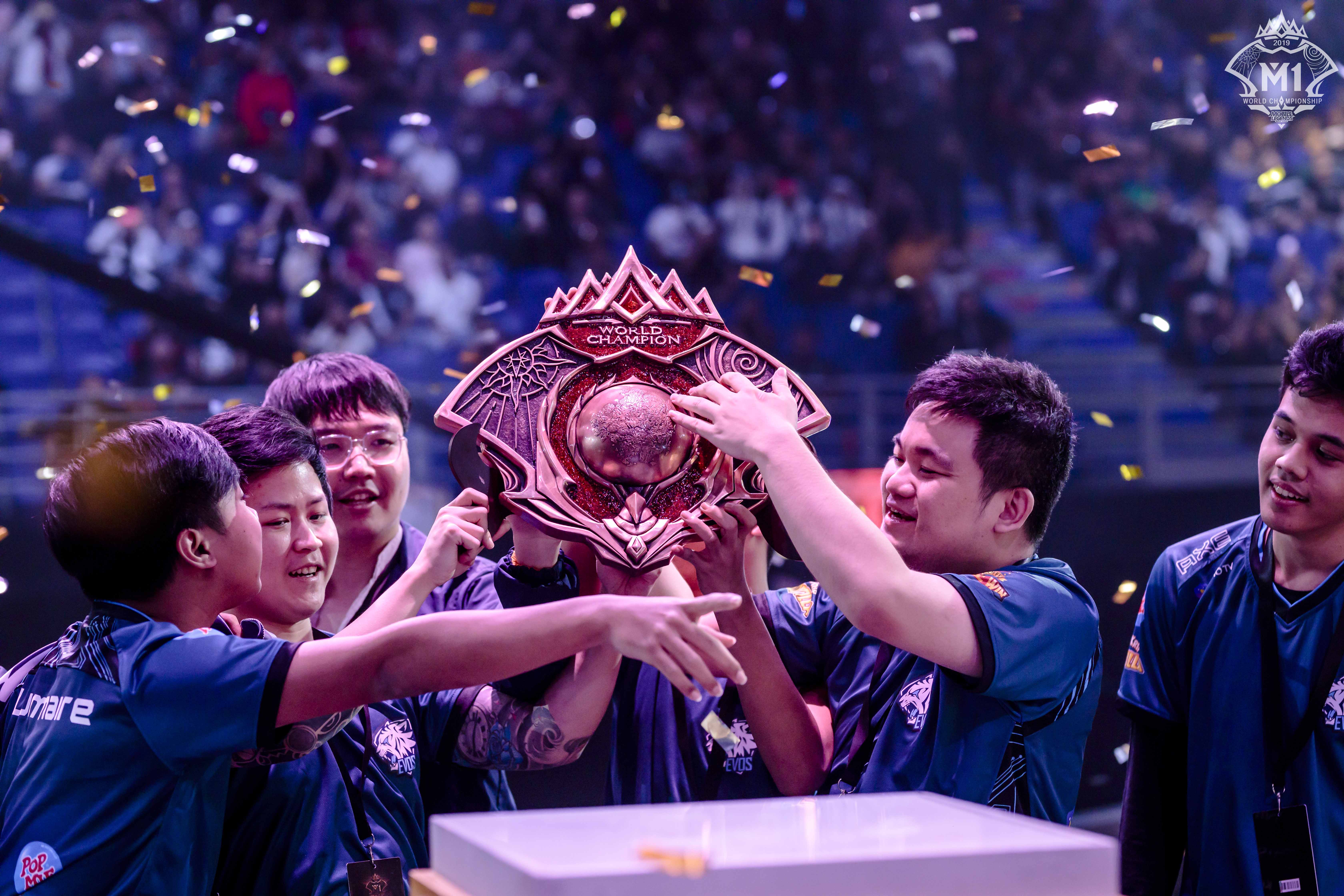 比分分析选手刷新世界纪录，震撼全场的简单介绍