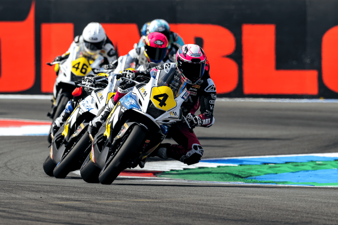 赛车选手刷新世界纪录，震撼全场