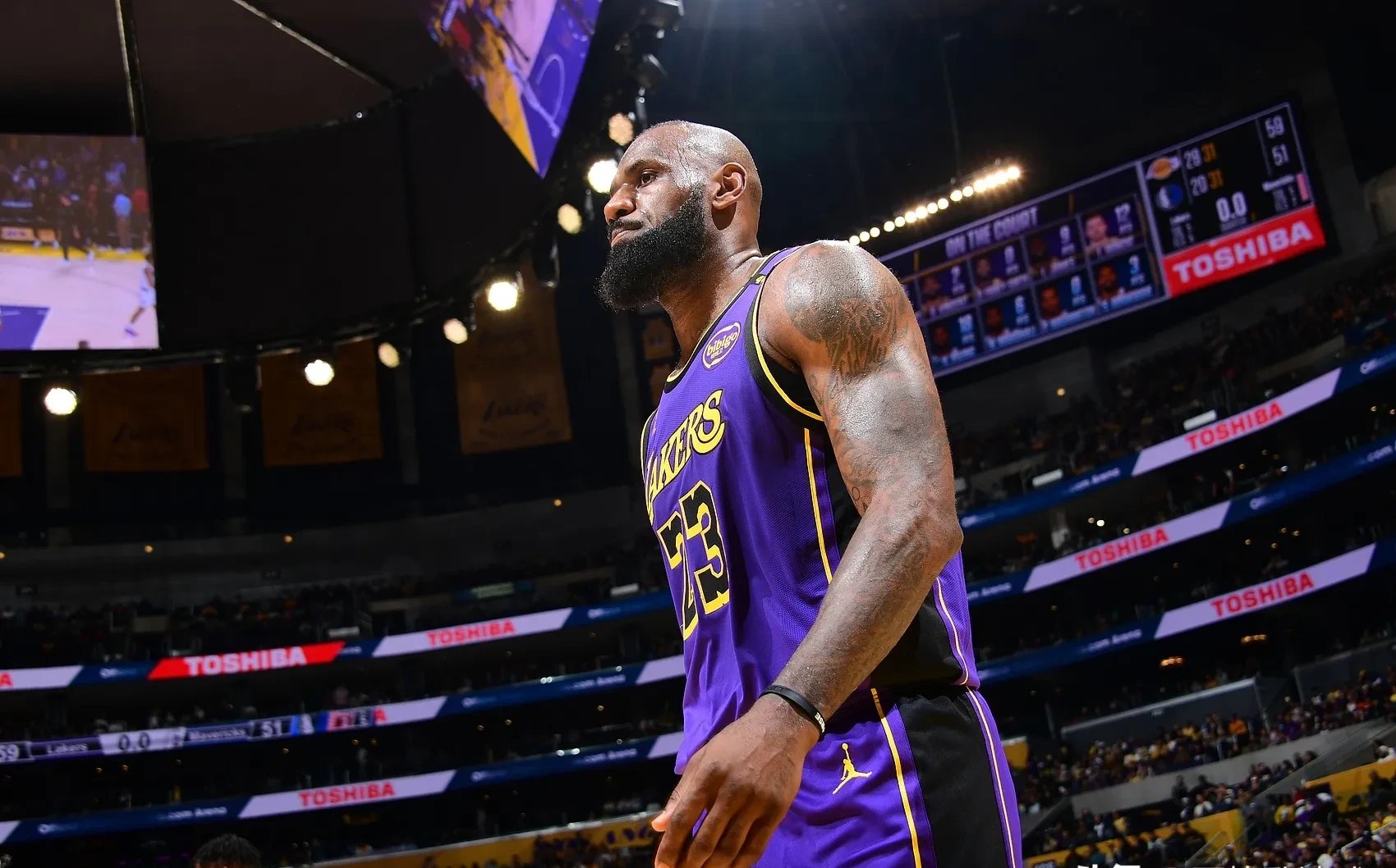 掘金碾压新疆队,米切尔刷新纪录 掘金碾压新疆队,米切尔刷新纪录