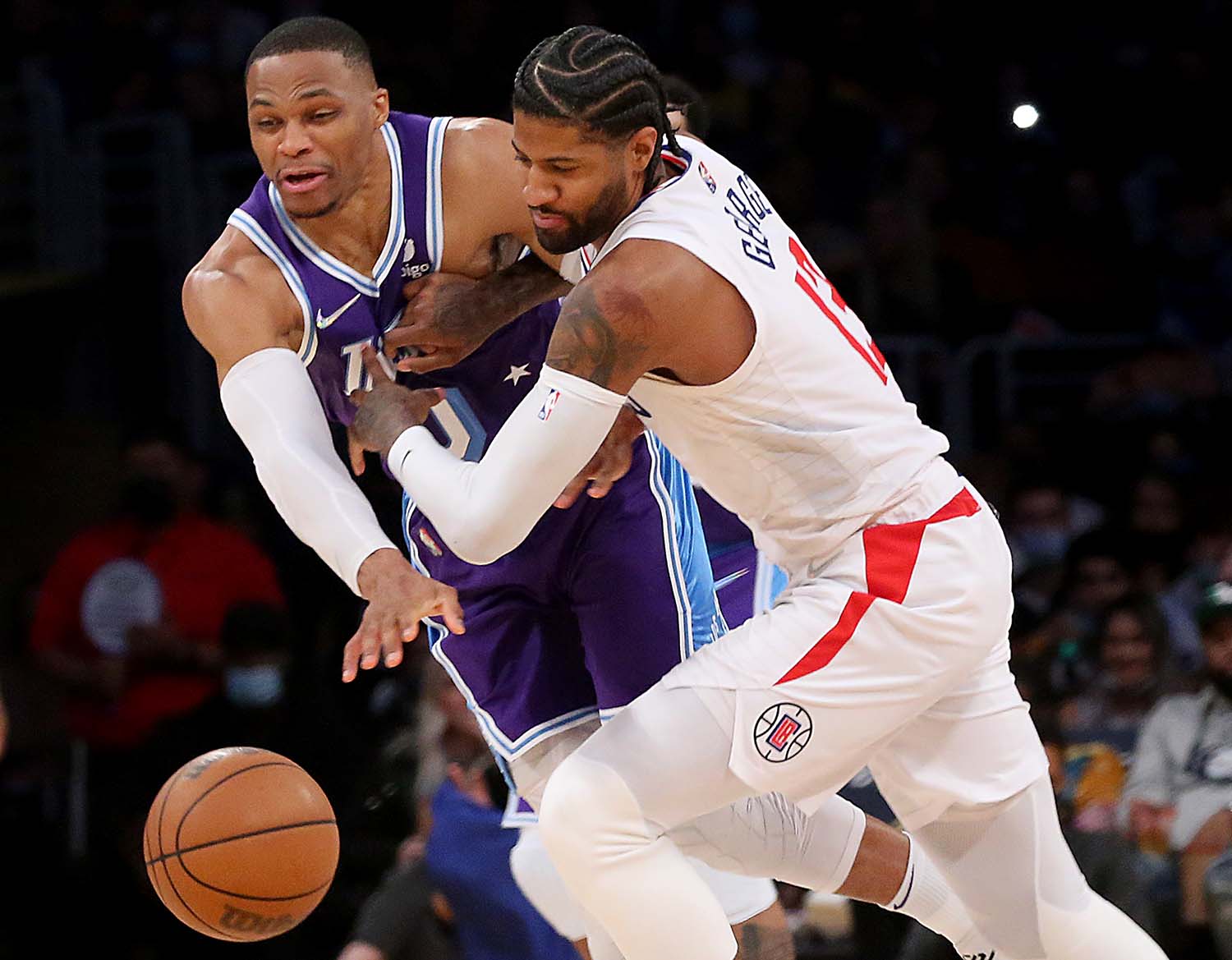 骑士鏖战尼克斯,乔治统治全场 骑士鏖战尼克斯,乔治统治全场