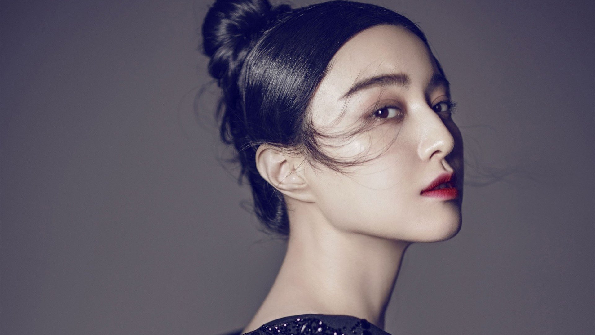 夏洛特与巴黎的联合声明，青春如何从告别中接管世界