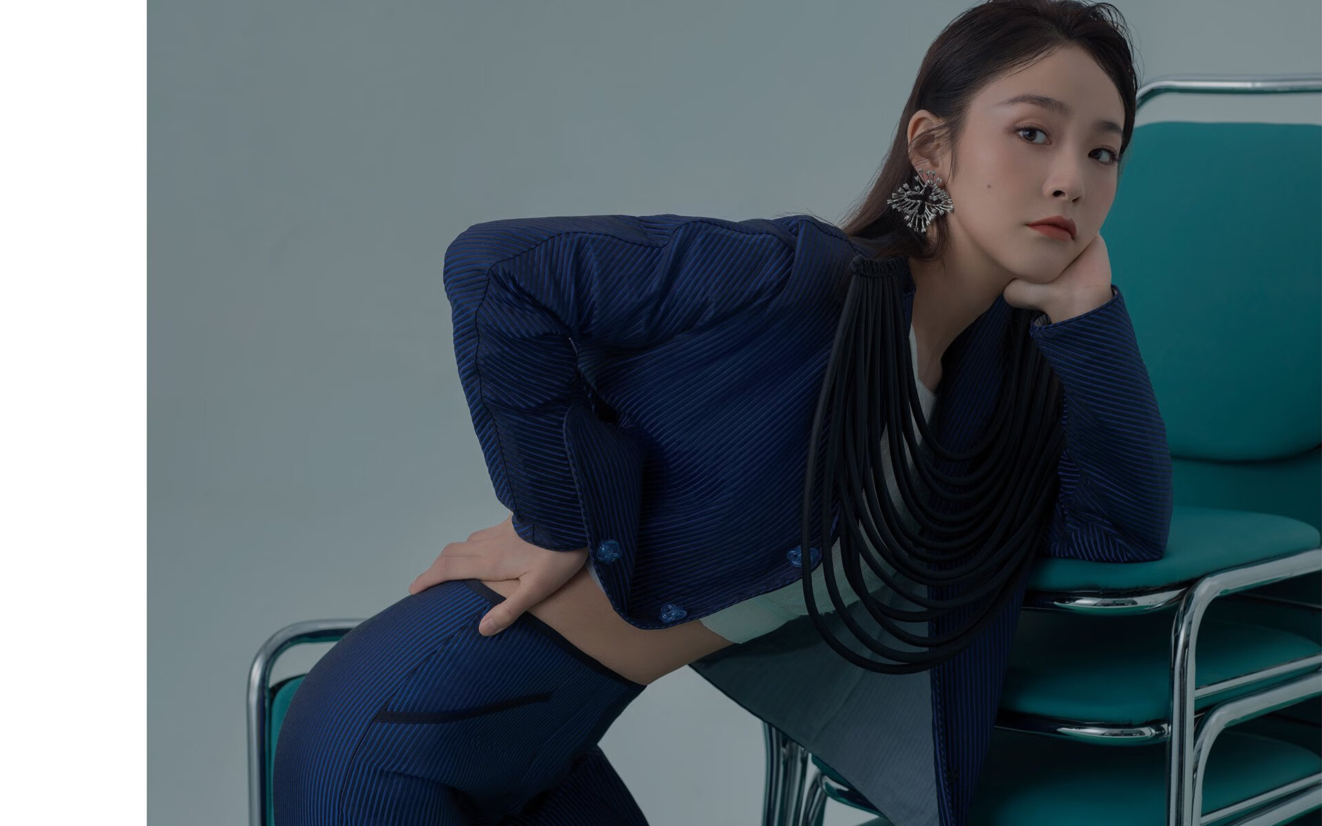 狭路相逢勇者胜,拉文关键一击撕破国王防线,黄蜂蛰出团队篮球真谛