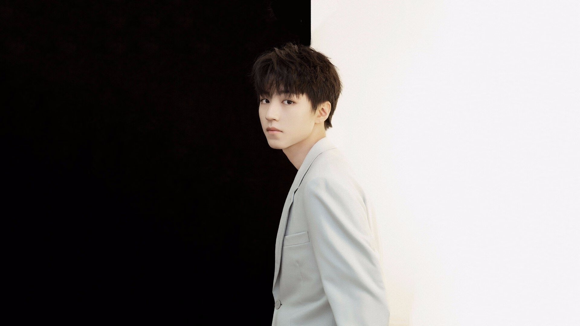 开云体育官方网站-终场前1.8秒，是他杀死了比赛，欧文攻防两端无解统治成就猛龙绝杀